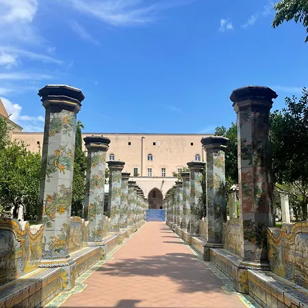 Ai Piedi Del Campanile